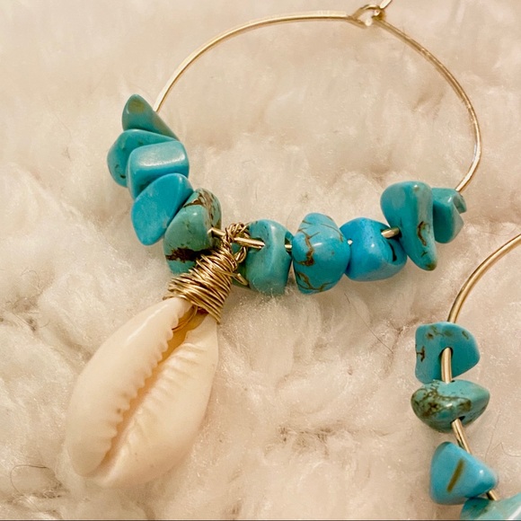 2/$35🖤 Anthro Blue Howlite Faux Turquoise Cowrie Shell Hoop Earrings - Picture 3 of 8